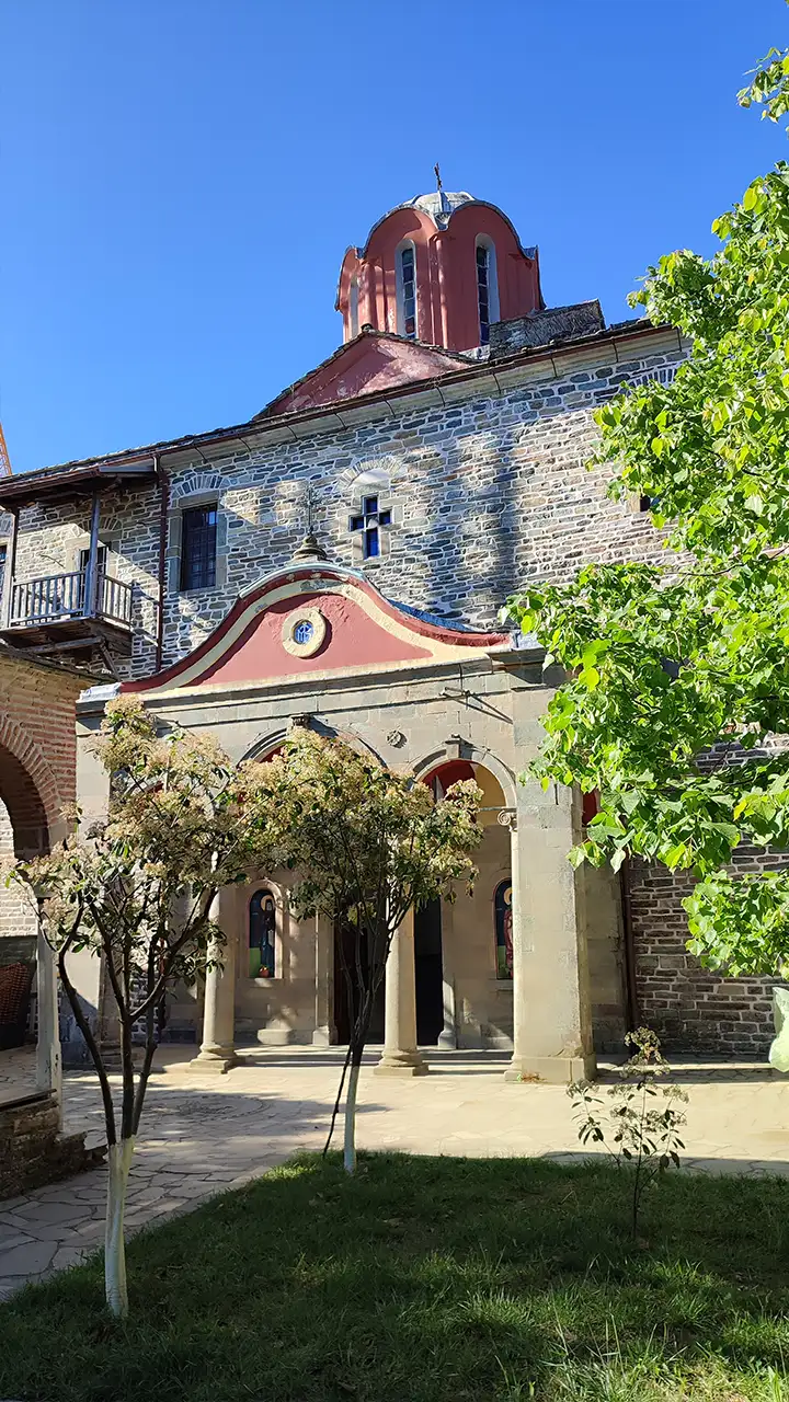 Вход в монастырь Кутлумуш на Афоне